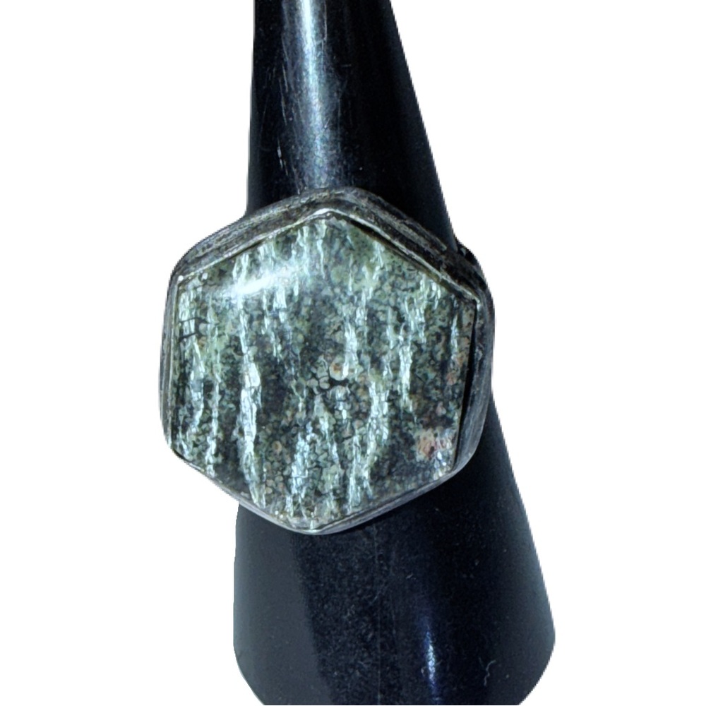 New Artisan Chrysotile in Serpentine Hexagonal Stone 925 Sterling Silver Ring